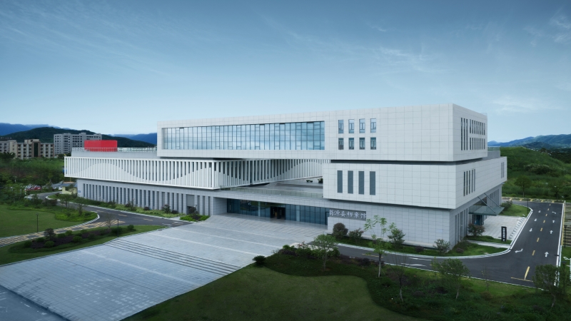 錯落的城市立方，共享的垂直疊院——翁源縣檔案館和行政服務中心項目